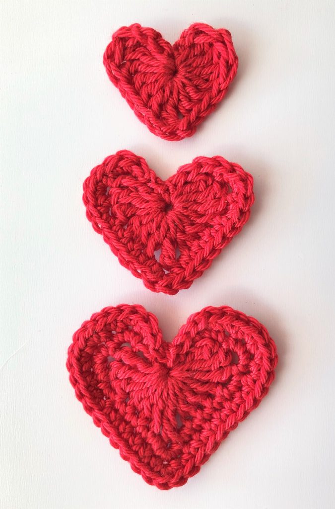 Crochet heart in three sizes - free pattern on my blog