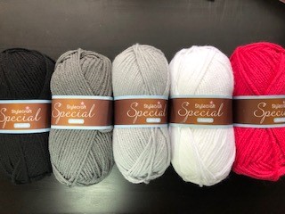 Lockdown Lapghan - berries in the snow